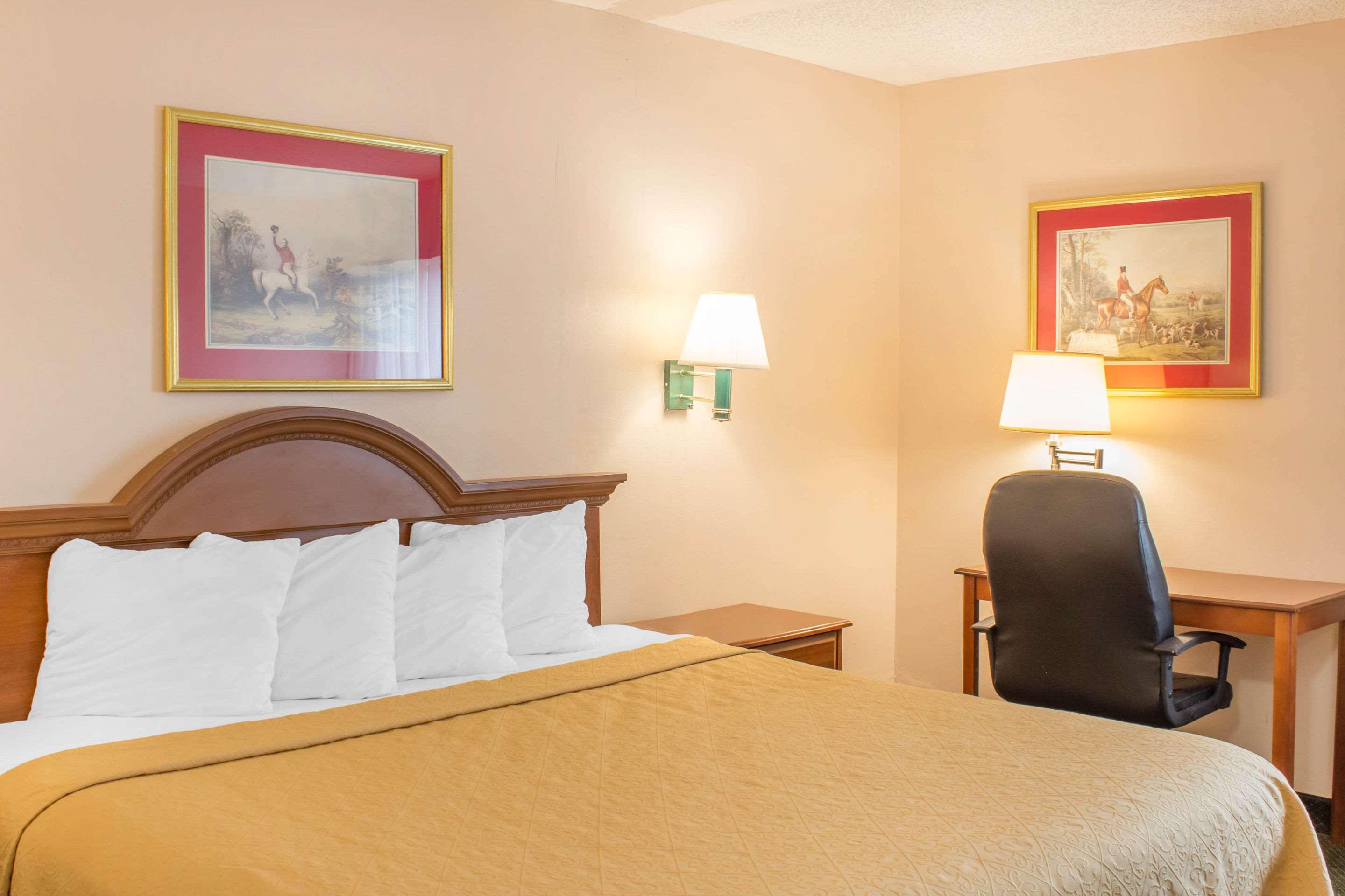 Econo Lodge Raleigh Exterior photo