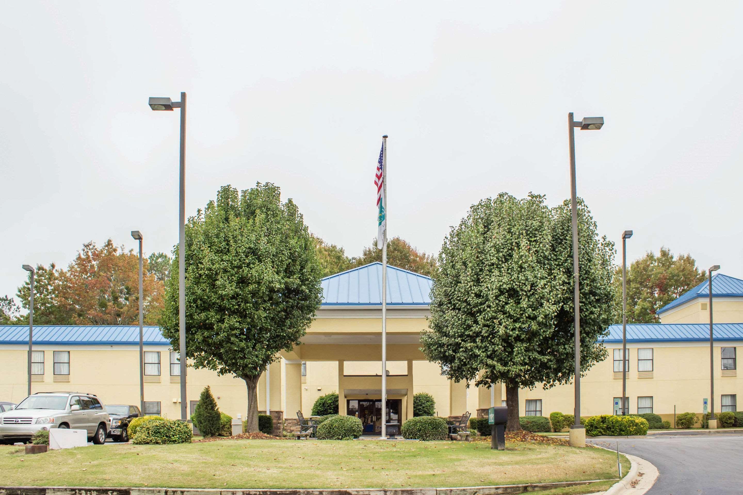 Econo Lodge Raleigh Exterior photo