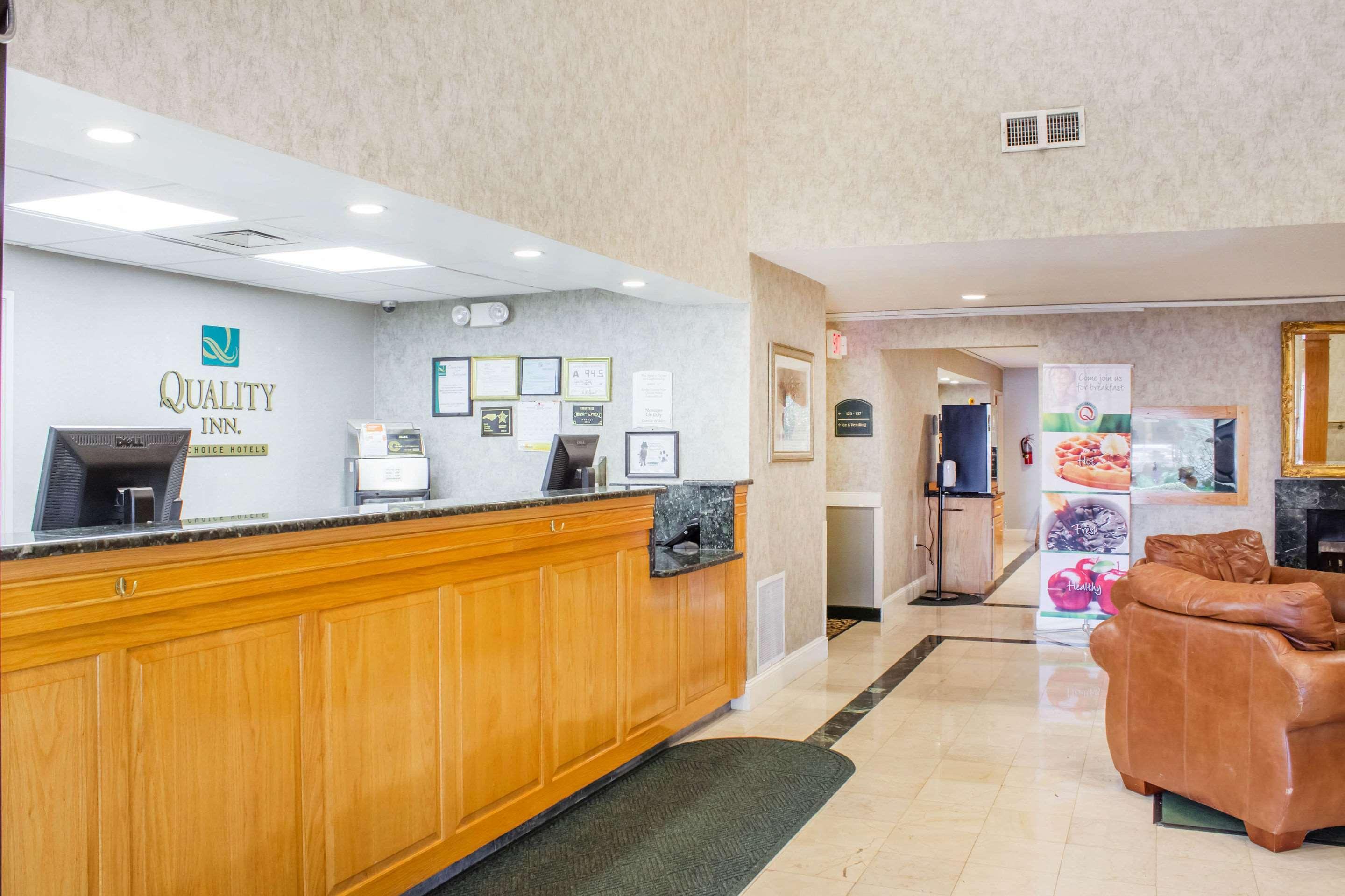 Econo Lodge Raleigh Exterior photo